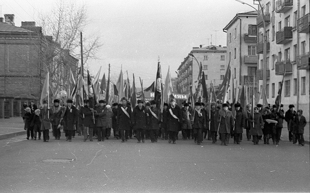 Города 7 ноября. Демонстрация 7 ноября 1971. Демонстрация 7 ноября 1977 года в Воронеже. Демонстрация 7 ноября Ухта 1970. Демонстрация 7 ноября город Калинин.