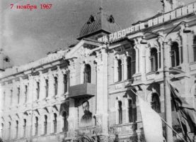 Портрет Ф. Дзержинского на здании КГБ (Шумовский дворец)