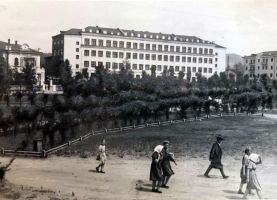 Площадь Ленина и здание 4-й школы