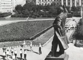 Площадь Ленина, вид на здание Управления ЗабЖД, 1960-е годы