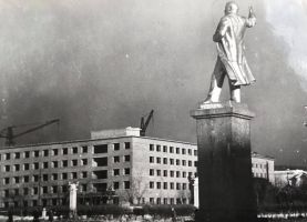 Площадь Ленина, вид на строящуюся гостиницу 